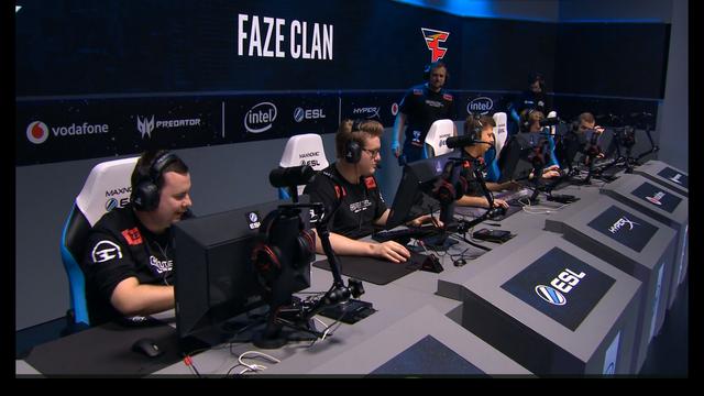 脚下被串成 脚下被串成